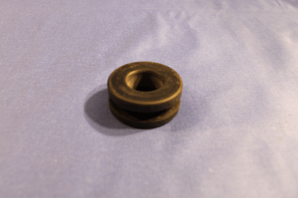 (51) MGB AHA8401 OIL COOLER HOSE GROMMET