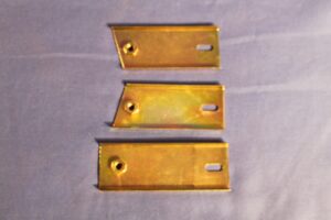 (51) MGB GRILL BRACKET SET 3 BRACKETS HZA491K