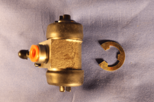 (7) MGB Roadster Rear Wheel Cylinder  GWC1103