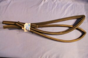 (23) MGB GT REAR 1/4 LIGHT SEAL KGA818/9
