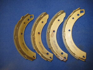 (14) MGC REAR BRAKE SHOE SET GBS741