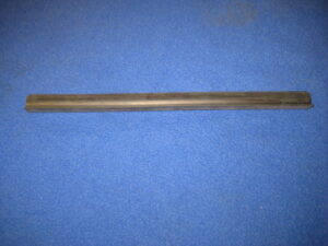 MGB ROADSTER SCREEN TO 1/4 LIGHT SEAL 27H4300
