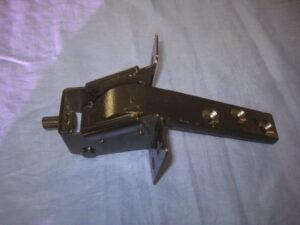 (29) MGB TOP DOOR HINGE HZA5208/9