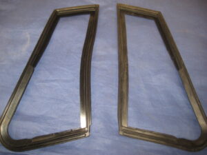 (6) MGB ROADSTER QUARTER 1/4 LIGHT GLASS SEAL 17H2505/6