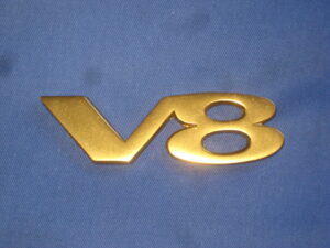 HZA45022 V8 BADGE GOLD