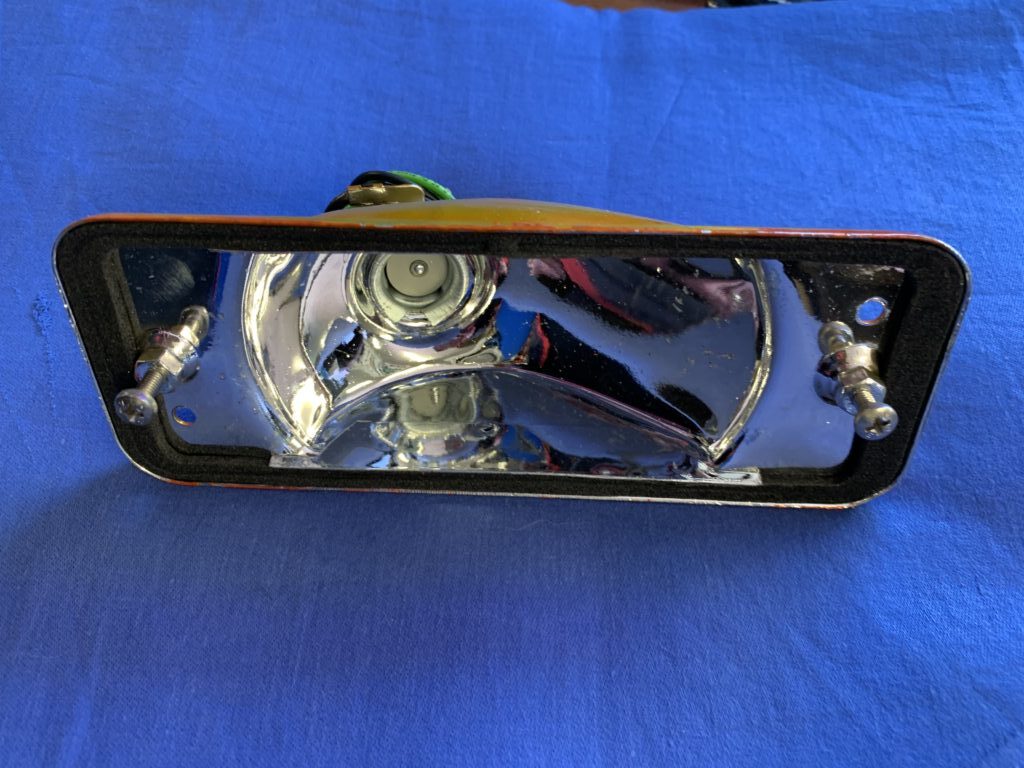 (34) MGB BHA5322BP RUBBER BUMPER INDICATOR LIGHT BACKPLATE