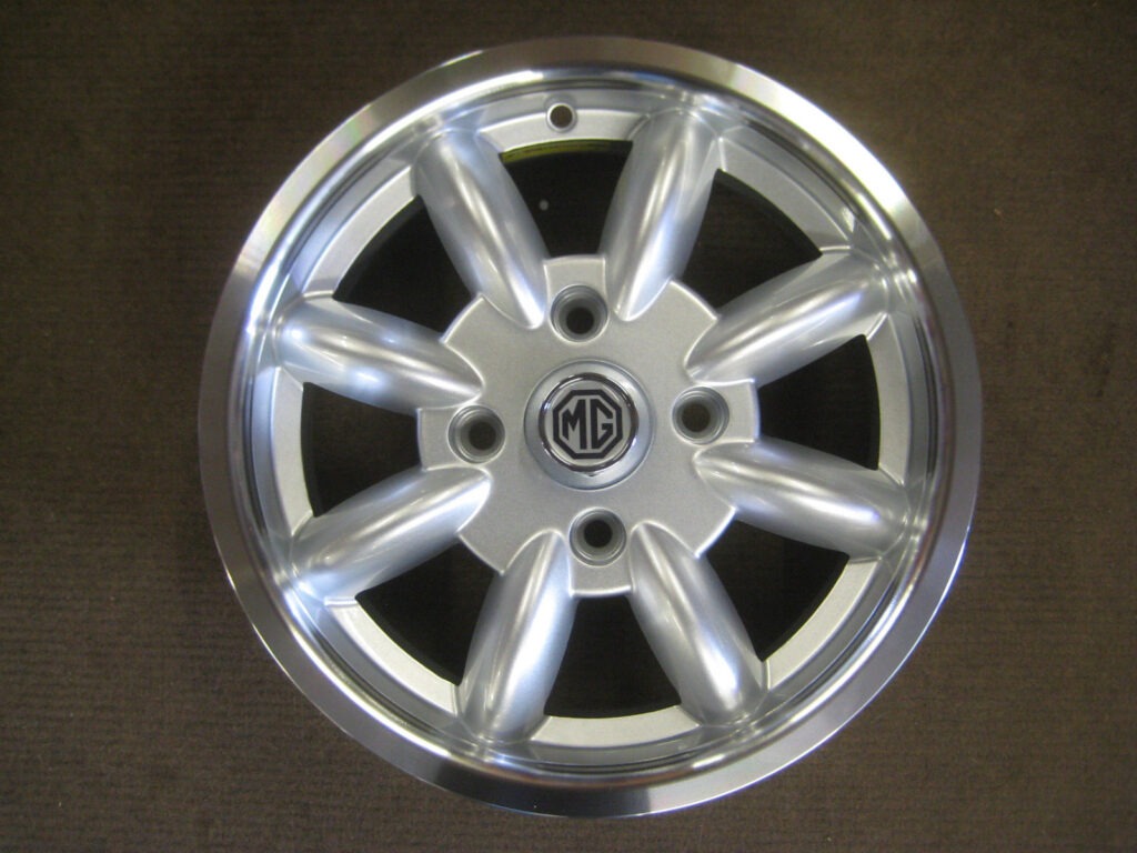 001-003 SET OF 4 MGB 14”X5.5J SILVER POLISHED RIM ALLOY WHEELS WITH 185 X 70 X 14 TYRES - Image 2
