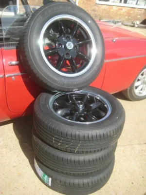 MGB SET OF 4 15" X 5.5J BLACK WITH POLISH RIM ALLOY WHEELS & BUDGET TYRES 15ABLBU