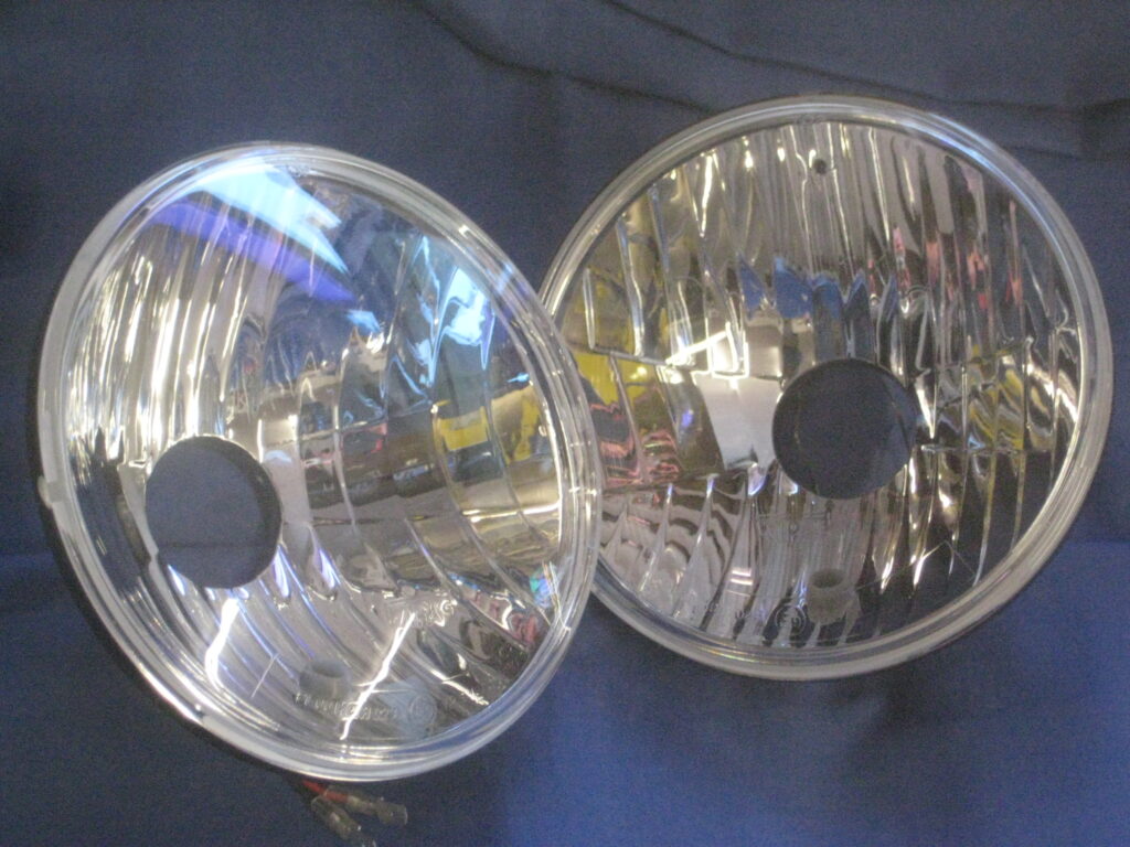 S6072KIT WIPAC FREE FORM HEADLAMPS INC HALOGEN 60/55 BULBS WITH PILOT